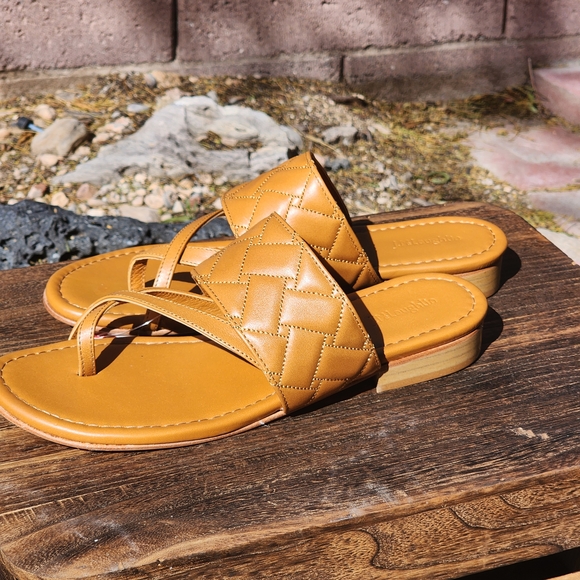 J.Mclaughlin Women's Ondra Tan Leather Toe Loop Sandals Size 9.5 - Picture 4 of 10